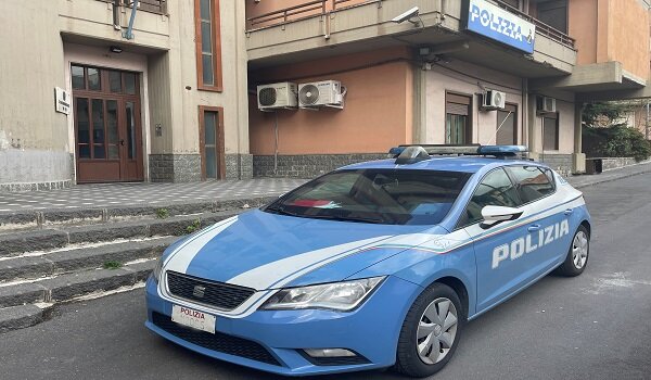 Nasconde nel garage di Adrano un suv rubato, cinquantenne denunciato dalla Polizia di Stato