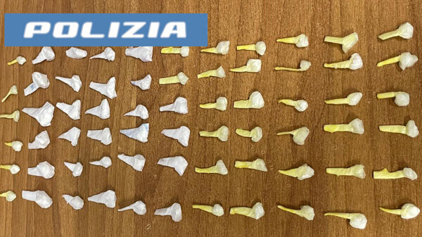 Trovato con 69 dosi di cocaina, arrestato diciannovenne in via Capo Passero Trovato con 69 dosi di cocaina, arrestato diciannovenne in via Capo Passero