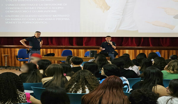 Prevenzione e contrasto del fenomeno del revenge porn, Polizia di Stato incontra gli studenti del Liceo &ldquo;Regina Elena&rdquo; di Acireale