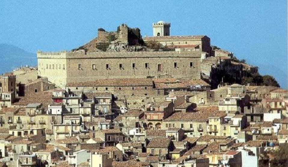 Feste Aragonesi, il 19 agosto corteo storico medievale a Montalbano Elicona