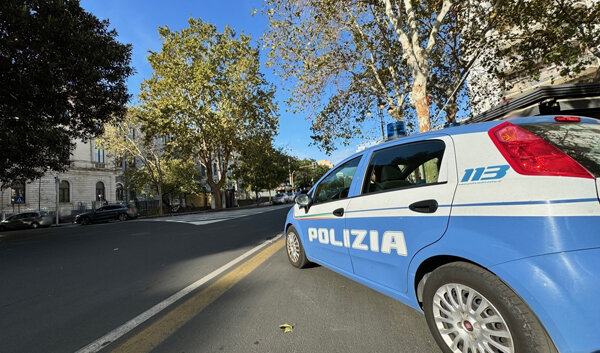 Hashish e marijuana negli slip, arrestati dalla Polizia di Stato due giovani spacciatori Hashish e marijuana negli slip, arrestati dalla Polizia di Stato due giovani spacciatori