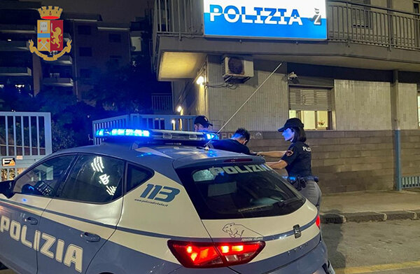 Ruba Iphone all&rsquo;amica e lo mette in vendita su sito di compravendite on line, denunciato dalla Polizia per furto e ricettazione