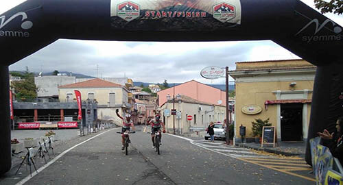 MTB-Etna Marathon Tour, terza vittoria su cinque tappe per Franz Hofer e Paolo Alberati nuovi campioni assoluti