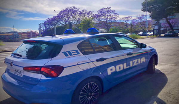 Maltratta la madre ottantenne chiedendole continuamente denaro per comprare stupefacenti, quarantaduenne arrestato a "Nesima" dalla Polizia di Stato