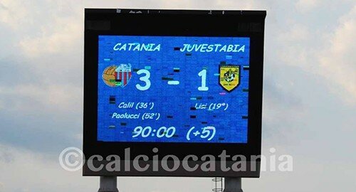 Il Catania comincia bene la stagione in Lega Pro e batte al "Massimino" la Juve Stabia: caldo, emozioni ed impressioni dalla tribuna B... Il Catania comincia bene la stagione in Lega Pro e batte al "Massimino" la Juve Stabia: caldo, emozioni ed impressioni dalla tribuna B...