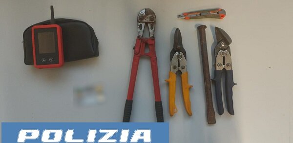 Furti sventati dalla Polizia di Stato, fermati due giovani con arnesi atti allo scasso