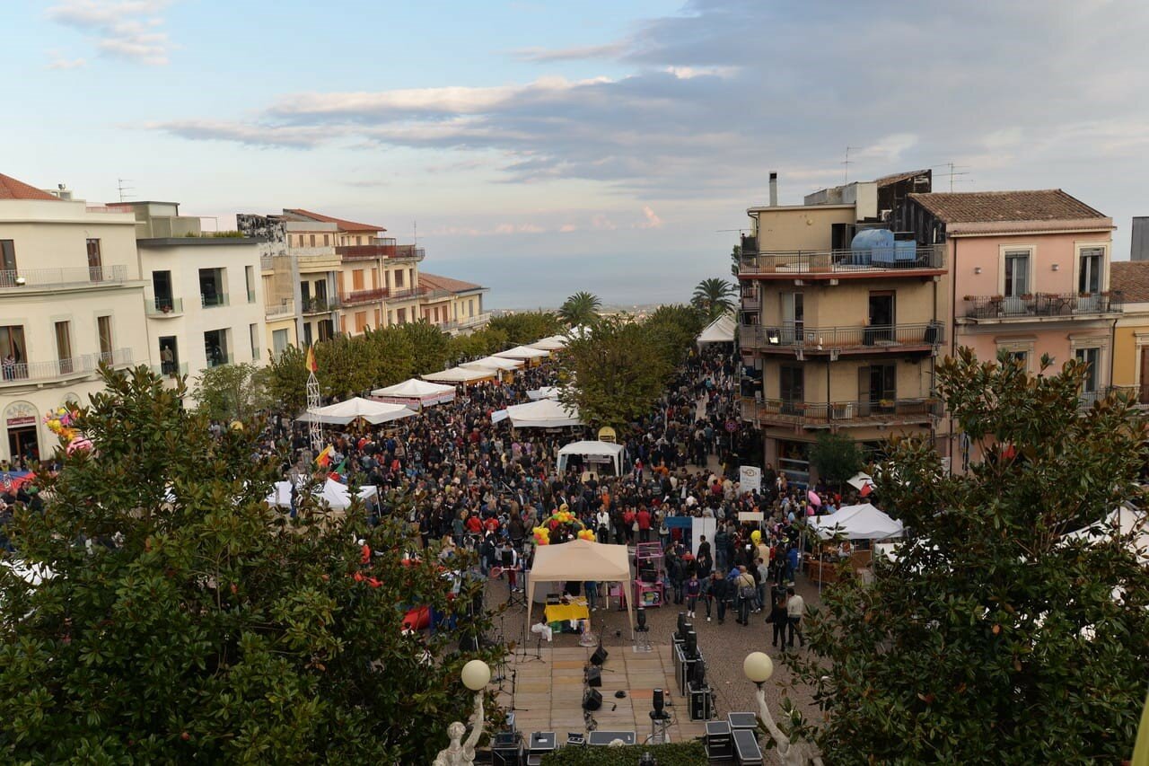 Ottobrata 2019, a Zafferana Etnea chef pluripremiati per l’evento gastronomico e “green” più importante del Sud Italia Ottobrata 2019, a Zafferana Etnea chef pluripremiati per l’evento gastronomico e “green” più importante del Sud Italia