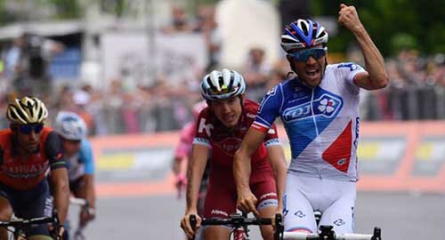 Giro d'Italia, il francese Pinot precede tutti ad Asiago. Quintana affronta in rosa la cronometro decisiva