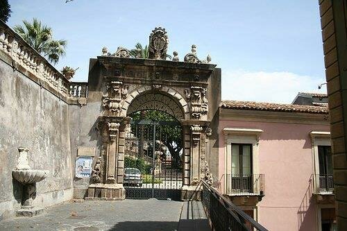 A Villa Cerami l'artistica fontanella imbrattata e subito ripulita a cura dell'amministrazione comunale A Villa Cerami l'artistica fontanella imbrattata e subito ripulita a cura dell'amministrazione comunale