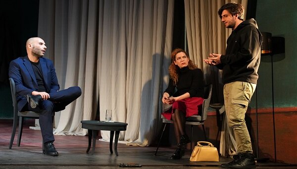 Dall’1 al 10 dicembre al "Verga" di Catania in scena "Appuntamento a Londra" dal romanzo di Mario Vargas Llosa Dall’1 al 10 dicembre al "Verga" di Catania in scena "Appuntamento a Londra" dal romanzo di Mario Vargas Llosa