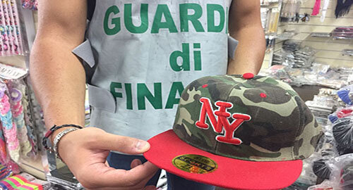 Sequestrati a Misterbianco dalla Guardia di Finanza oltre 5,8 milioni di articoli di abbigliamento e bigiotteria contraffatta o non sicura, denunciata cittadina cinese Sequestrati a Misterbianco dalla Guardia di Finanza oltre 5,8 milioni di articoli di abbigliamento e bigiotteria contraffatta o non sicura, denunciata cittadina cinese
