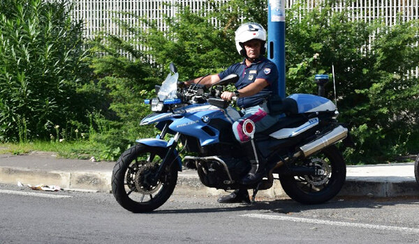 Pugno duro contro il fenomeno dei parcheggiatori abusivi, sanzionati 5 parcheggiatori, Questore emette altri 2 Dacur Pugno duro contro il fenomeno dei parcheggiatori abusivi, sanzionati 5 parcheggiatori, Questore emette altri 2 Dacur