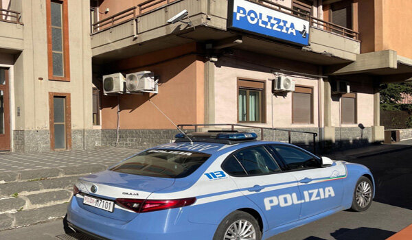 "Se mi denunci, ti lancio l&rsquo;acido in faccia", arresti domiciliari per un ventiseienne di Adrano