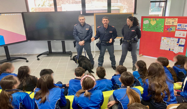 Una giornata speciale per gli alunni dell&rsquo;Istituto Comprensivo Casella di Pedara con gli agenti della Questura di Catania
