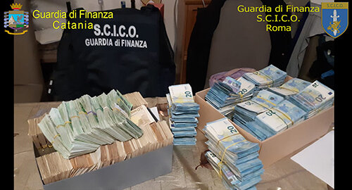 Operazione "Follow the money" della Guardia di Finanza tra Sicilia, Lombardia e Veneto, colpita ala imprenditoriale del clan Scalisi-Laudani, sequestrati 1 milione di euro in contanti, auto di lusso e aziende nel nord Italia