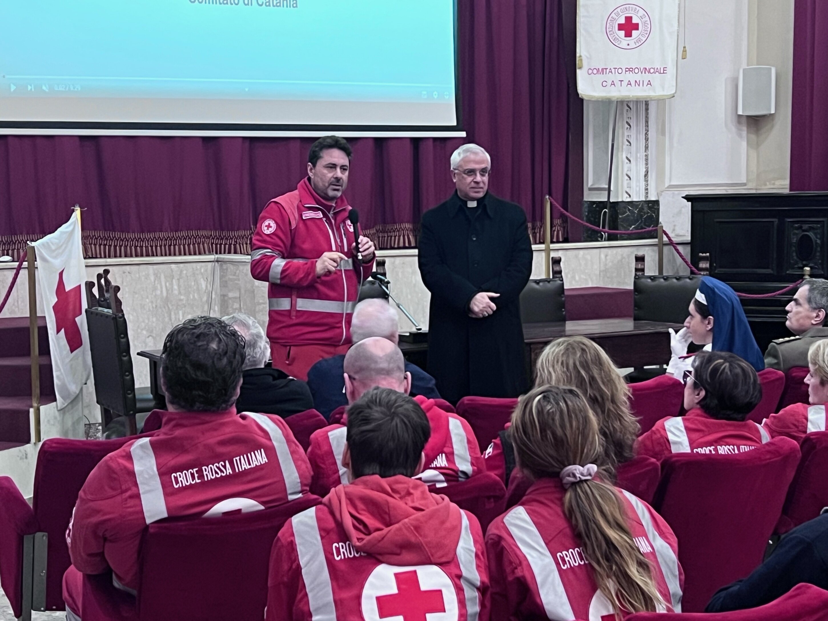 Mons. Luigi Renna incontra i volontari CRI per conoscere i servizi offerti