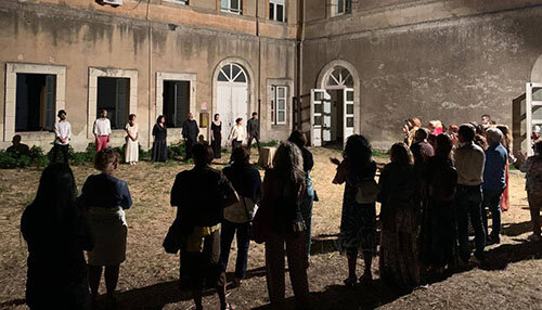 A Ragusa Ibla &ldquo;Invisibili&rdquo;, all&rsquo;interno del &ldquo;Donnafugata Street&rdquo;, testi di Erminia Gallo, Fabio Marziano e Marinella Fiume