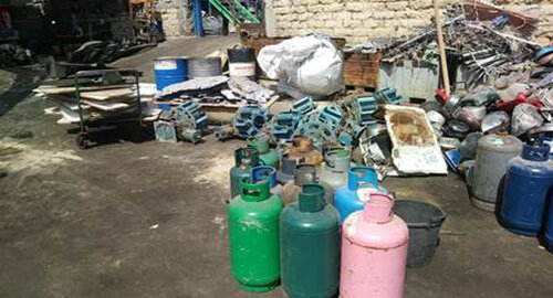 Sequestrata ditta di demolizione e rottamazione in via Gelso Bianco, indagato il titolare Sequestrata ditta di demolizione e rottamazione in via Gelso Bianco, indagato il titolare