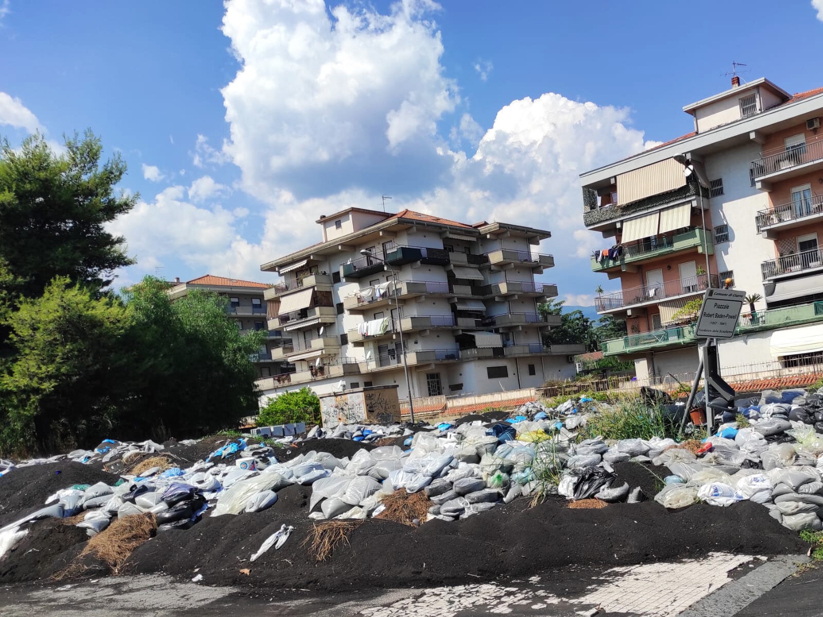 Emergenza cenere: i sindaci di cinque comuni vulcanici a rischio dissesto lanciano ultimatum alle istituzioni