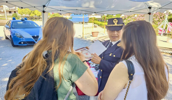 Legalit&agrave; e sicurezza, la campagna "Esserci sempre" della Polizia di Stato fa tappa ad Aci Catena