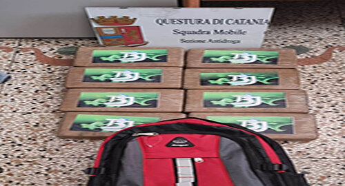 Arrestato al casello autostradale di San Gregorio dalla Polizia corriere calabrese, sequestrati otto "panetti" di cocaina