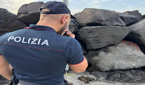 Due ordigni trovati nel molo di San Giovanni Li Cuti, messi in sicurezza dalla Polizia di Stato