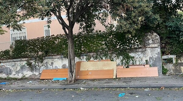 "Borgo-Sanzio", protestano i residenti di via Valdisavoia e Pirandello per l'abbandono di rifiuti ingombranti, il Comitato Vulcania chiede la bonifica delle aree interessate "Borgo-Sanzio", protestano i residenti di via Valdisavoia e Pirandello per l'abbandono di rifiuti ingombranti, il Comitato Vulcania chiede la bonifica delle aree interessate