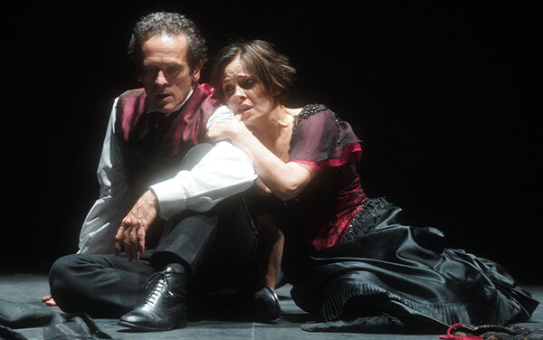 Il 3 novembre il Teatro Stabile di Catania inaugura al "Verga" la nuova stagione con “Anna Karenina" di Lev Tolstoj, regia di Luca De Fusco Il 3 novembre il Teatro Stabile di Catania inaugura al "Verga" la nuova stagione con “Anna Karenina" di Lev Tolstoj, regia di Luca De Fusco