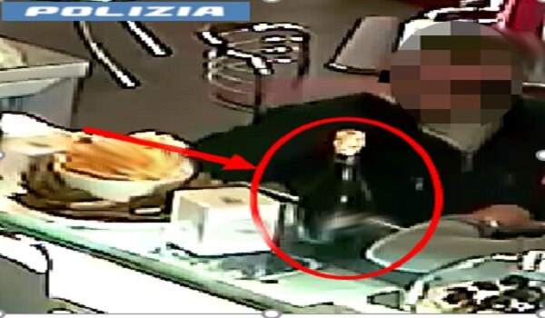Trova carte di credito e festeggia con lo spumante, individuato e denunciato trentaquattrenne dalla Polizia