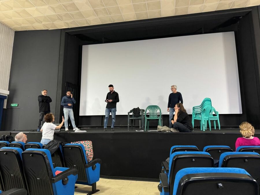 "Cerco moglie non stabile" al Multisala Macherione di Fiumefreddo
