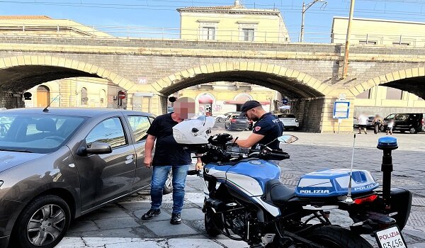 Stretta della Polizia di Stato sui parcheggiatori abusivi, raffica di sanzioni. 9 denunce per violazione del foglio di via, 5 denunce per inosservanza del Dacur