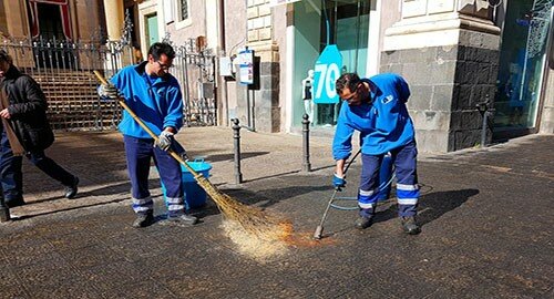 Rimozione cera, riaperti tratti di via Etnea e via Caronda