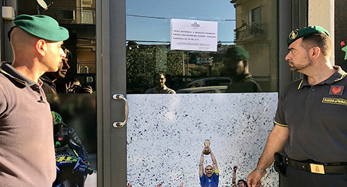 Sigilli della Guardia di Finanza ad una sala scommesse abusiva nel quartiere Barriera