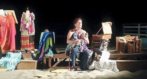 Incontro con Cinzia Caminiti (attrice, cantante, ricercatrice, animatrice): "Sono una piccola donna, una artigiana appassionata della cultura popolare siciliana"