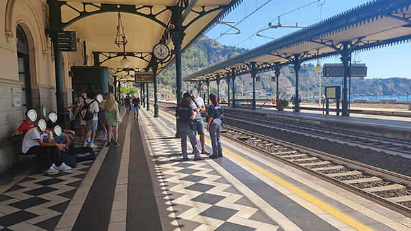 Un denunciato ed oltre 2200 persone controllate, ecco il bilancio della Polizia Ferroviaria Siciliana per Ferragosto 2023