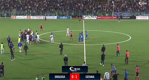 Serie B, il Catania espugna il "De Simone" e batte 1-0 il Siracusa, in rete Mazzarani per la sesta vittoria consecutiva Serie B, il Catania espugna il "De Simone" e batte 1-0 il Siracusa, in rete Mazzarani per la sesta vittoria consecutiva