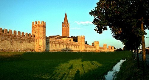 Tra la cinta muraria di Montagnana, riflettendo su rifugiati, perseguitati, migranti e xenofobii...