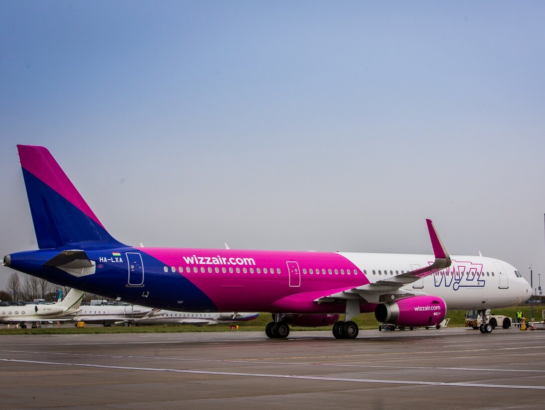 Wizz Air introduce schema turni fissi per i piloti e per l'equipaggio di cabina Wizz Air introduce schema turni fissi per i piloti e per l'equipaggio di cabina