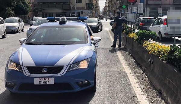 Stretta della Polizia di Stato al fenomeno dei parcheggiatori abusivi e dei lavavetri molesti, 6 denunciati