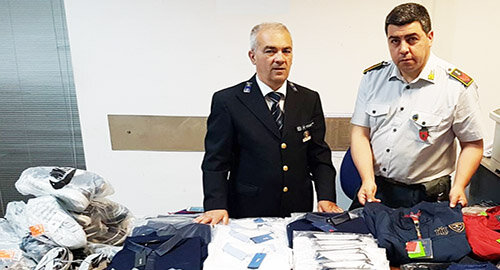 Guardia di Finanza e Agenzia delle Dogane sequestrano all&rsquo;aeroporto 80 capi d&rsquo;abbigliamento contraffatti provenienti da Casablanca, denunciato un cittadino marocchino