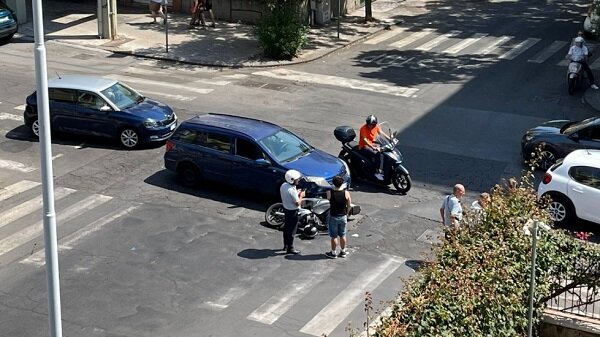 Ancora incidenti, a "Borgo-Sanzio", tra via Torino, via Pirandello e via Fusco, la segnalazione della consigliera Angela Cerri
