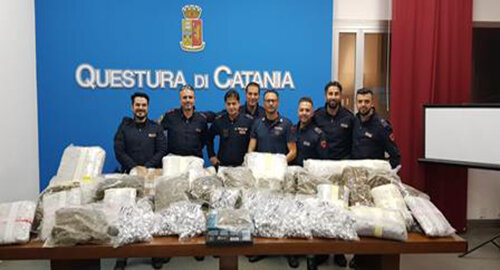Arrestati dalla Polizia due fratelli e sequestrati circa 100 chilogrammi di marijuana