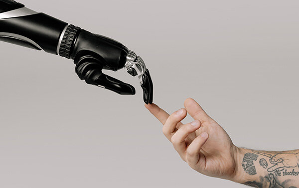 AI creativa, chi rischia davvero e come batterla? Ecco le nuove professioni individuate da CVapp