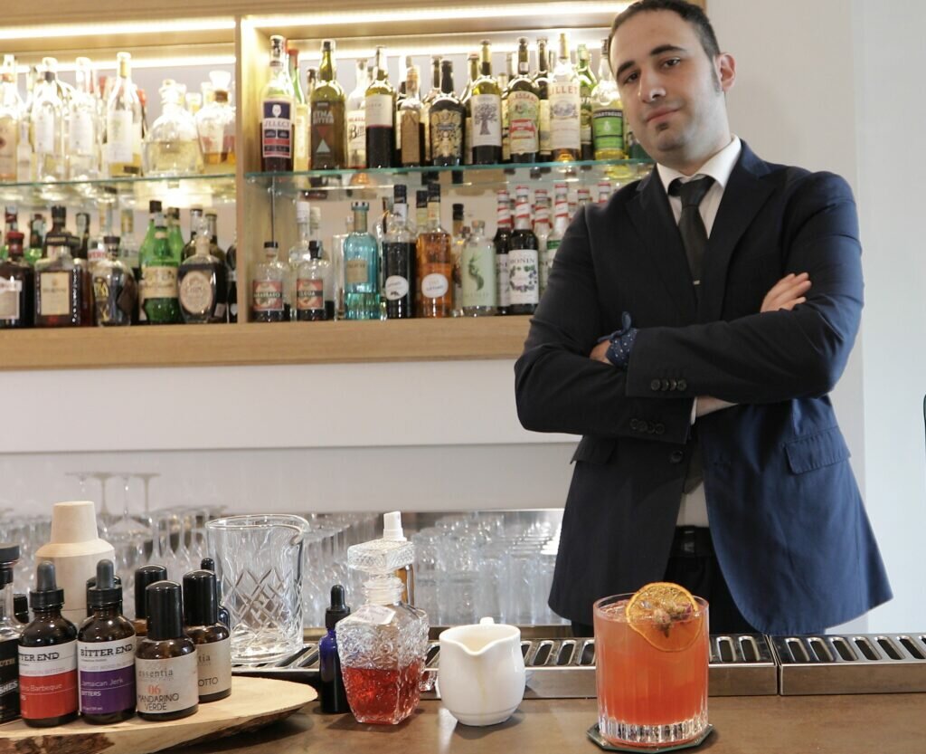 alessio-ciucci-bartender-del-borgo-la-chiaracia-resort-spa-di-castel-giorgioterni-2-1024x833-319399152.jpg alessio-ciucci-bartender-del-borgo-la-chiaracia-resort-spa-di-castel-giorgioterni-2-1024x833-319399152.jpg