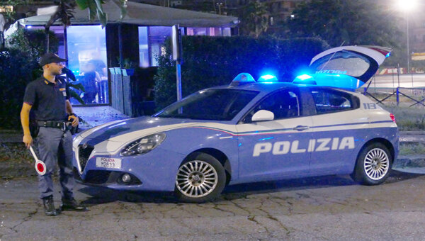 Controllo straordinario del territorio della Polizia di Stato nell’Area Com di Acireale Controllo straordinario del territorio della Polizia di Stato nell’Area Com di Acireale