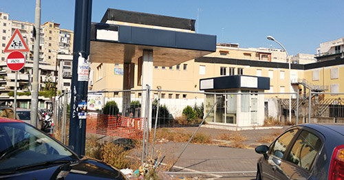 Degrado ex stazione di servizio di via Imbriani