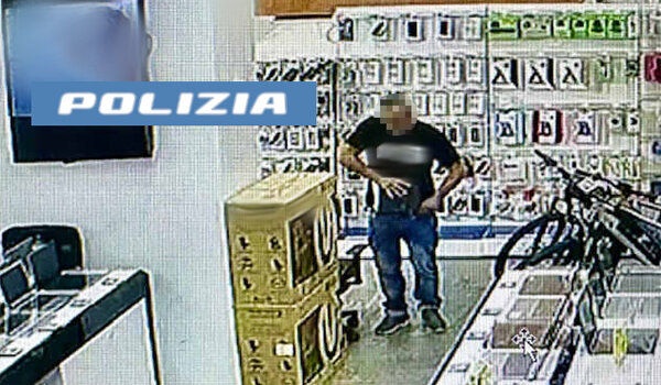 Ruba computer in un negozio, rintracciato e indagato dalla Polizia di Stato