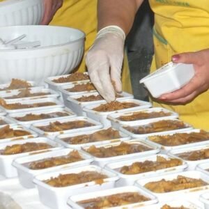 sagra-delluva-2015-la-preparazione-delle-cuddureddi-300x300-969289780.jpg