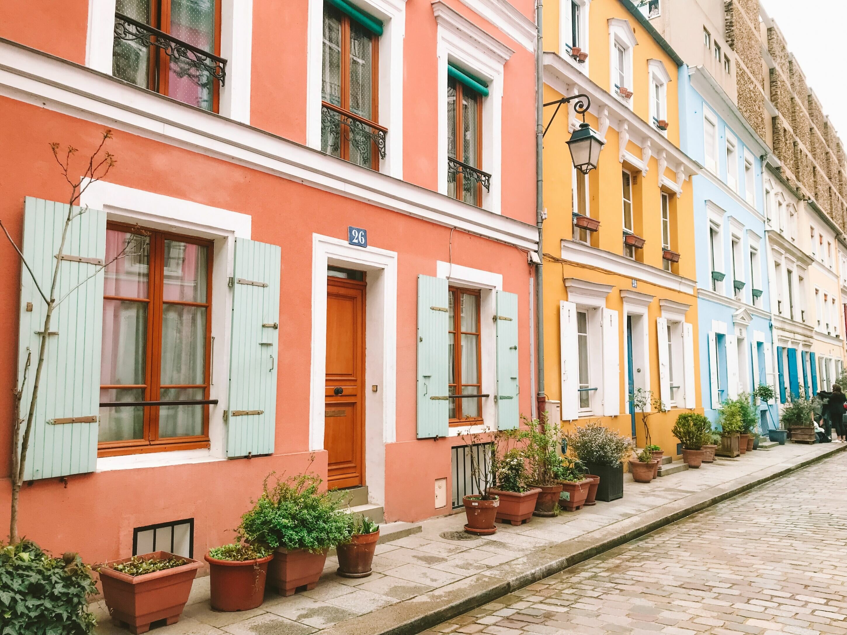 La top 5 dei colori del contesto abitativo ideale secondo i siciliani: giallo, verde, bianco, blu e azzurro