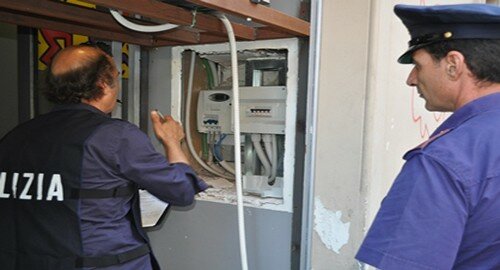 Continuano i controlli del Commissariato centrale sulla sicurezza igenico -alimentare in citt&agrave;, titolari del Twenty Four Seven denunciati per furto di energia elettrica